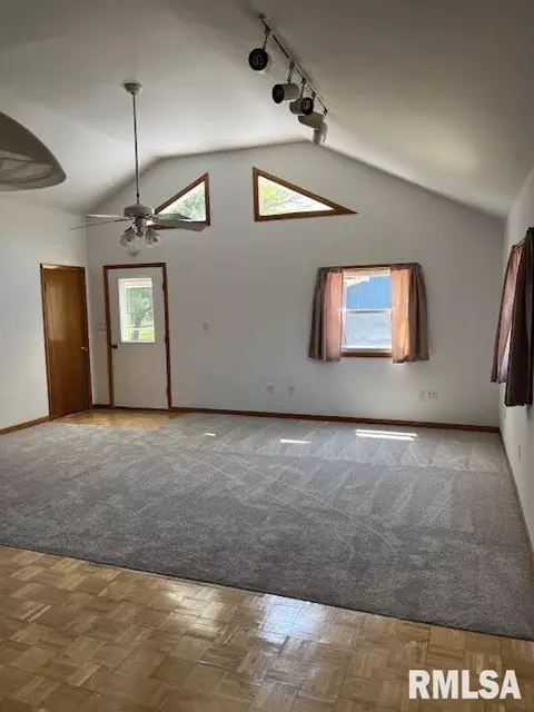 1021 Elm St, Macomb, IL 61455 photo 6