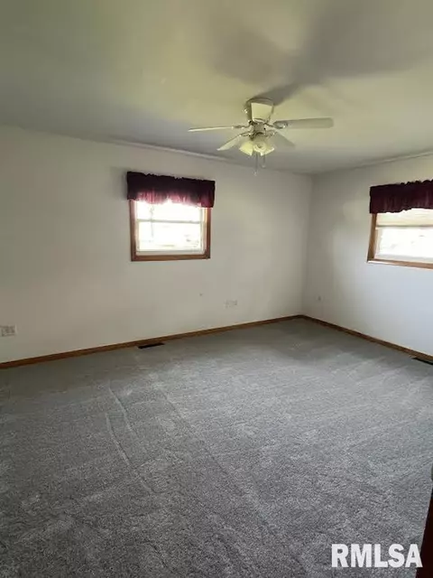 1021 Elm St, Macomb, IL 61455 photo 12