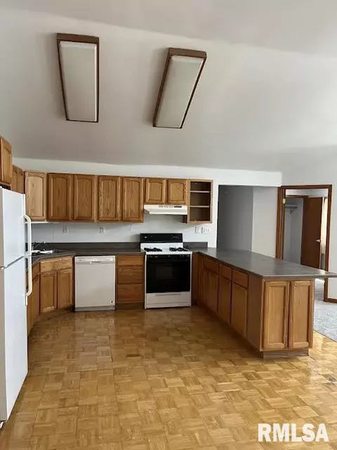 1021 Elm St, Macomb, IL 61455 photo 5