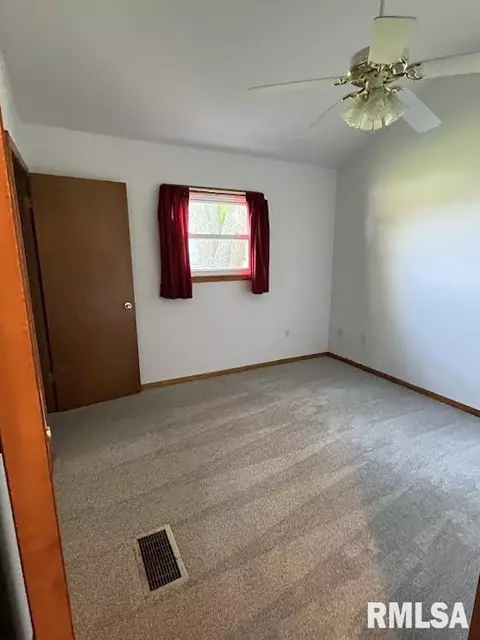 1021 Elm St, Macomb, IL 61455 photo 11
