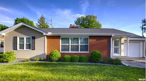 1120 W Walnut St, Chillicothe, IL 61523