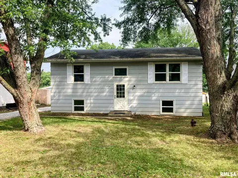 14716 N Grandview Dr, Chillicothe, IL 61523