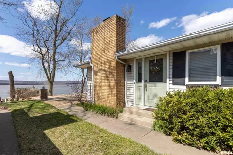 1225 Sunset Dr, East Peoria, IL 61611
