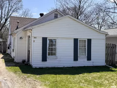 317 Oakwood Ave, East Peoria, IL 61611