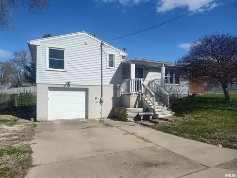 814 S Creve Coeur Ave, Creve Coeur, IL 61610