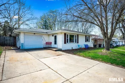 2602 Brooklawn Ave, Pekin, IL 61554