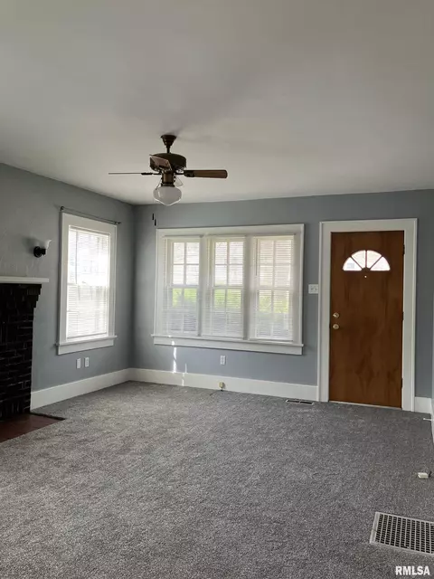 Living - 809 S Johnson St, Macomb, IL 61455 photo 4 of 4