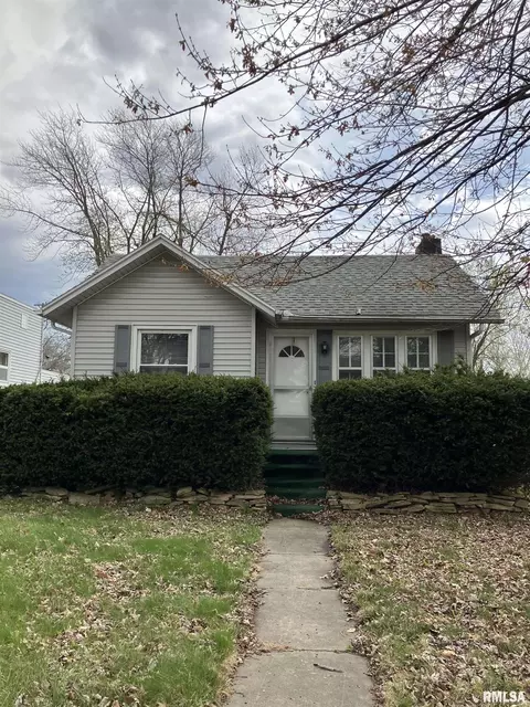 809 S Johnson St, Macomb, IL 61455