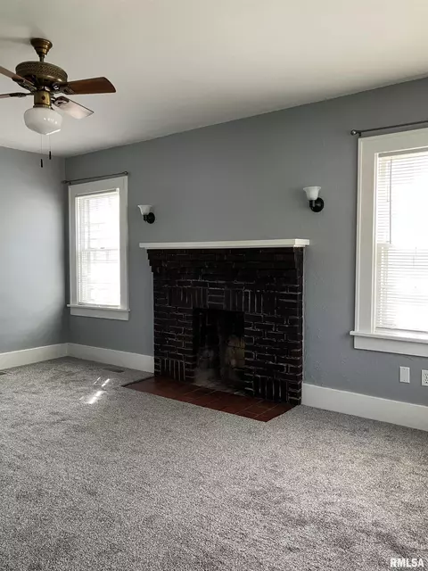 Living - 809 S Johnson St, Macomb, IL 61455 photo 1 of 4