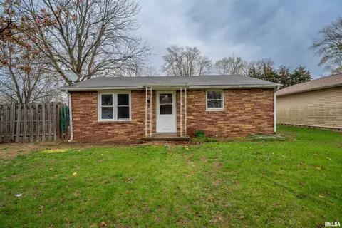 704 Meadow Ln, Manito, IL 61546