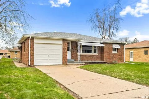 1105 Howard Ct, Pekin, IL 61554