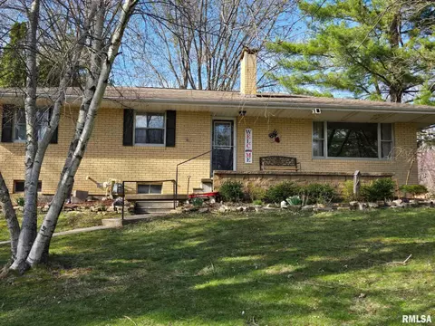 235 Van Dyke Dr, Canton, IL 61520