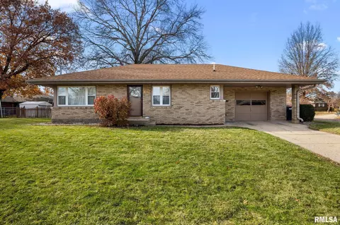 1409 N 4th St, Pekin, IL 61554