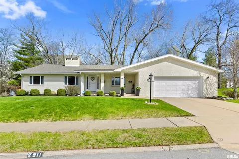 2511 W Carriage Ln, Peoria, IL 61614