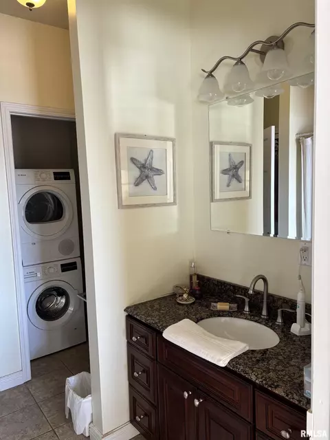 Bath - 303 S Riverview Ct, Lacon, IL 61540 photo 2 of 5