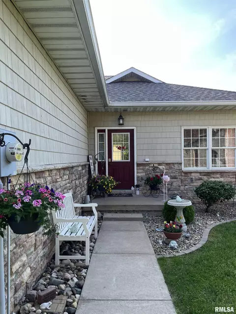 Exterior - 303 S Riverview Ct, Lacon, IL 61540 photo 2 of 5