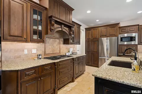 Kitchen - 6410 W Stonebrook Dr, Edwards, IL 61528 photo 3 of 4
