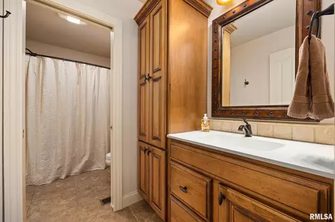Bath - 6410 W Stonebrook Dr, Edwards, IL 61528 photo 3 of 5