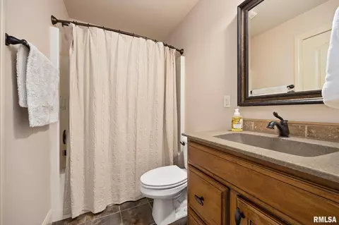 Bath - 6410 W Stonebrook Dr, Edwards, IL 61528 photo 2 of 5
