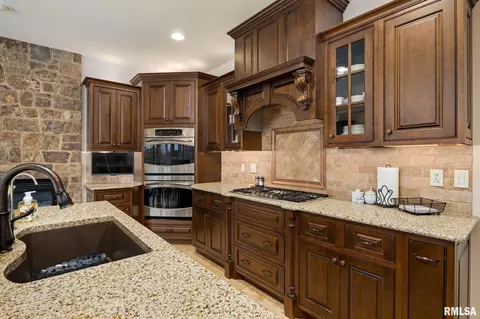 Kitchen - 6410 W Stonebrook Dr, Edwards, IL 61528 photo 2 of 4