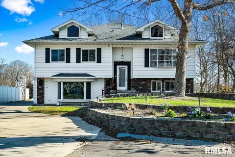414 Rainbow Dr, Creve Coeur, IL 61610