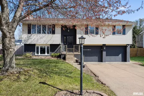 332 Juniper Ln, East Peoria, IL 61611