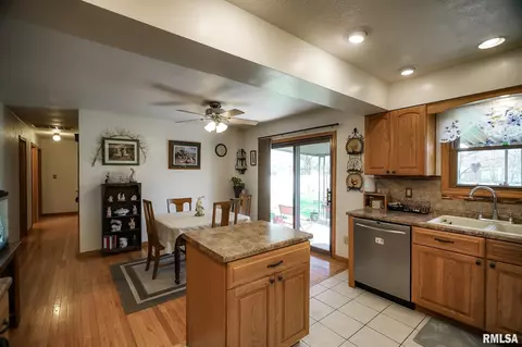 7449 Myrtle St, Manito, IL 61546 photo 16