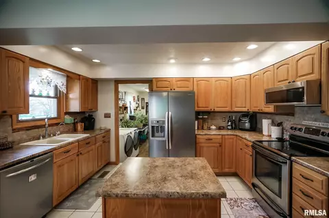 7449 Myrtle St, Manito, IL 61546 photo 9