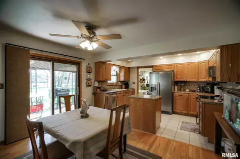 7449 Myrtle St, Manito, IL 61546 photo 7