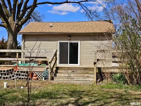 Exterior - 707 S Walnut St, Delavan, IL 61734 photo 8 of 12