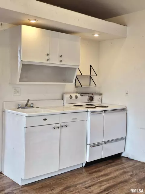 Kitchen - 707 S Walnut St, Delavan, IL 61734 photo 1 of 2