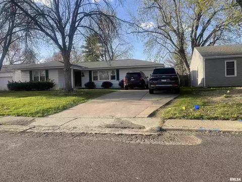 2101 W Cashman Ct, Peoria, IL 61604