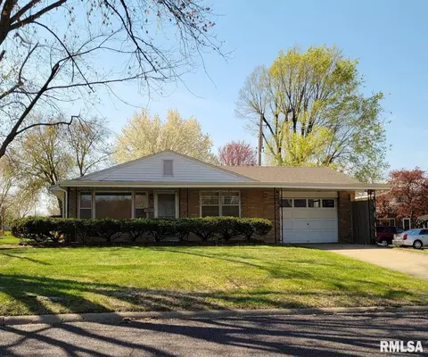 1515 Tennell Rd, Pekin, IL 61554
