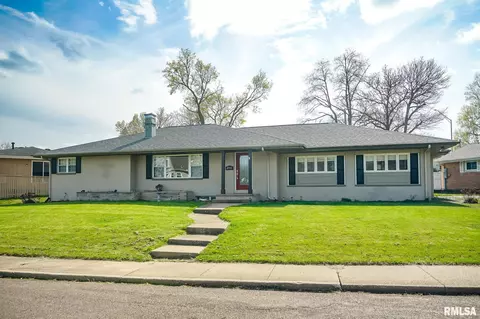 3721 N Lynnwood Pl, Peoria, IL 61614