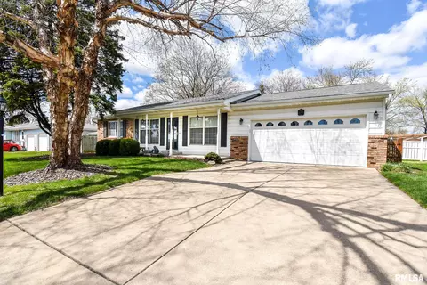 2265 Robin Rd, Washington, IL 61571