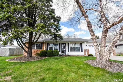 2265 Robin Rd, Washington, IL 61571 photo 2