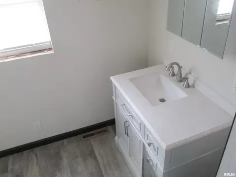 81 N 9th Ave, Canton, IL 61520 photo 7