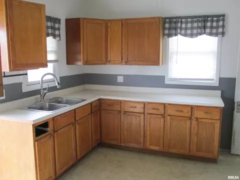 81 N 9th Ave, Canton, IL 61520 photo 6
