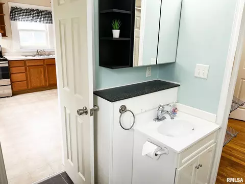 Bath - 509 W Court St, Eureka, IL 61530 photo 4 of 4