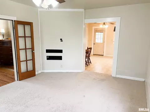 Living - 509 W Court St, Eureka, IL 61530 photo 5 of 9
