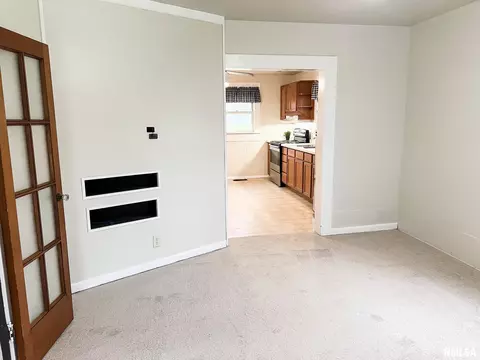 Living - 509 W Court St, Eureka, IL 61530 photo 6 of 9