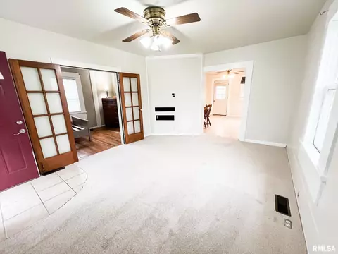 Living - 509 W Court St, Eureka, IL 61530 photo 4 of 9