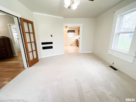 Living - 509 W Court St, Eureka, IL 61530 photo 2 of 9