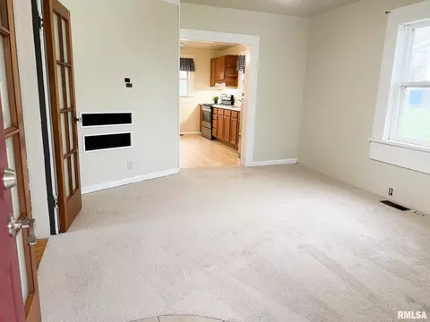 Living - 509 W Court St, Eureka, IL 61530 photo 3 of 9