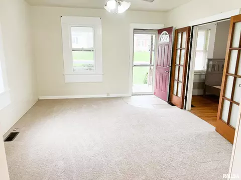 Living - 509 W Court St, Eureka, IL 61530 photo 7 of 9