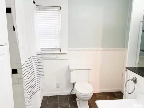 Bath - 509 W Court St, Eureka, IL 61530 photo 3 of 4