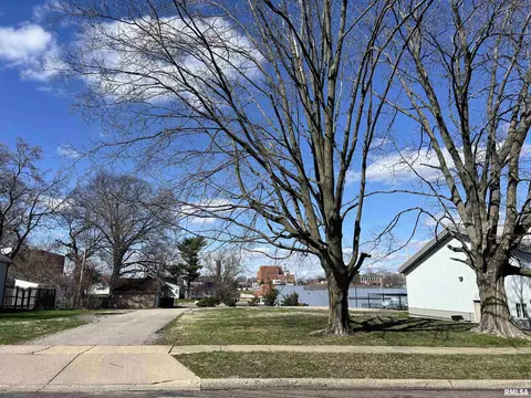 1224 E Moneta Ave, Peoria Heights, IL 61616