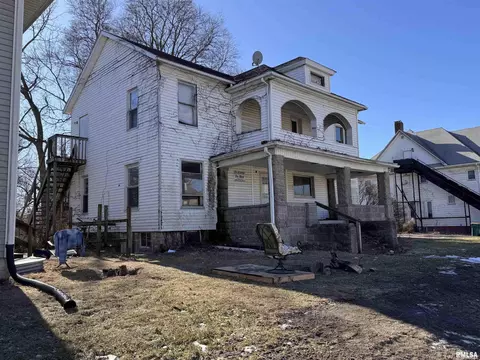 309 W Adams St, Macomb, IL 61455