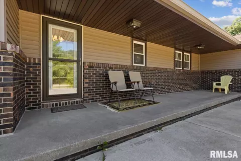 Exterior - 10522 W Lancaster Rd, Mapleton, IL 61547 photo 2 of 4