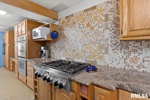 Kitchen - 10522 W Lancaster Rd, Mapleton, IL 61547 photo 14 of 17